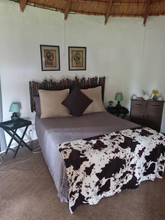 Swallowfield Rondavels Champagne Valley Chambre photo
